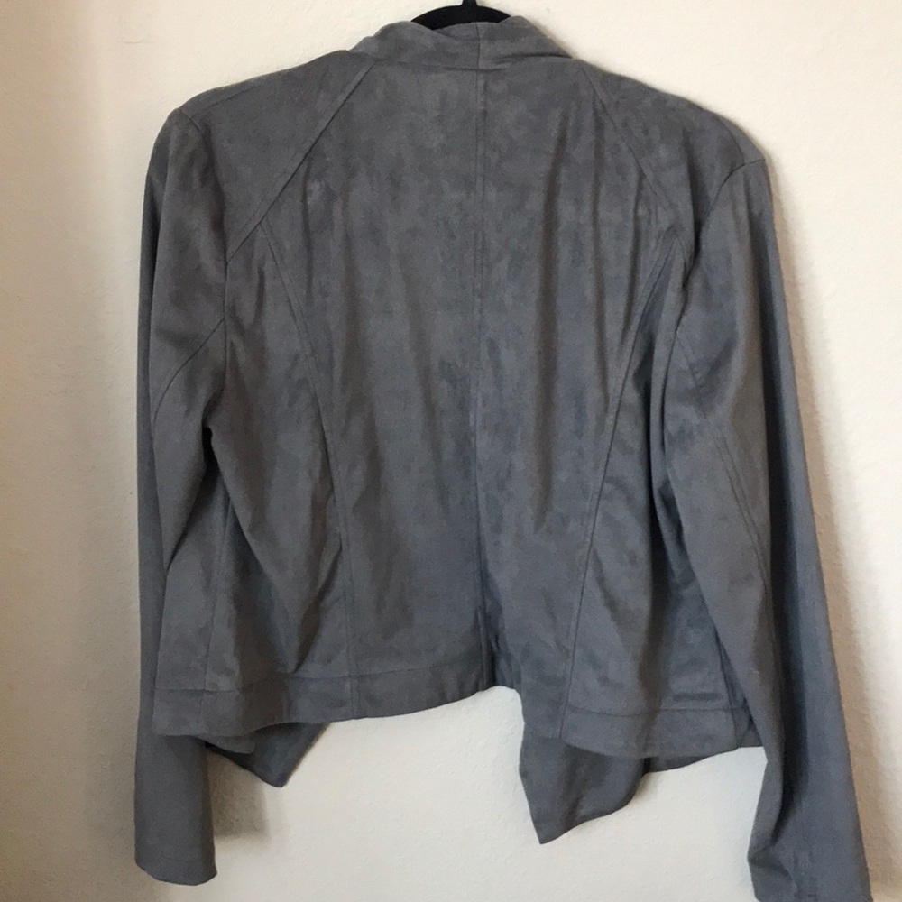 Blazer - Picture 2 of 3
